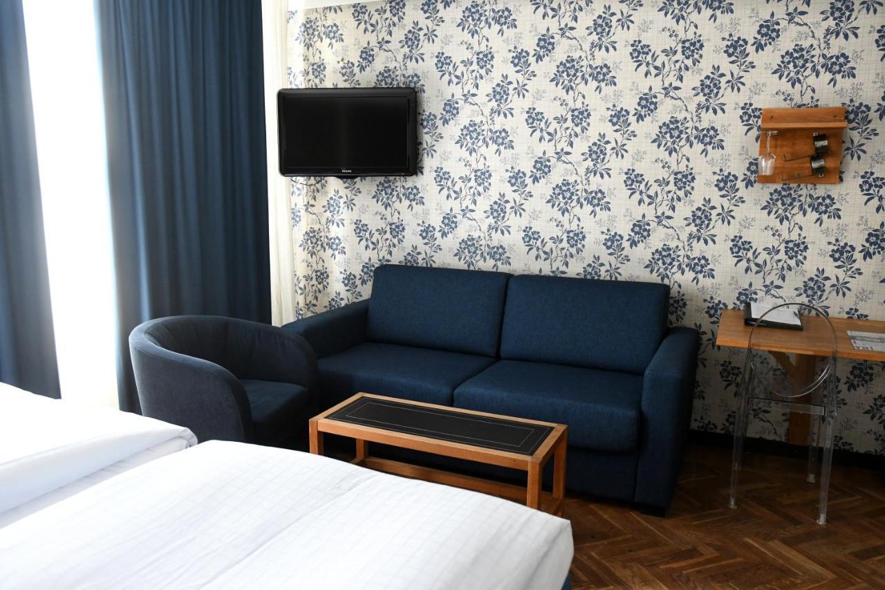 Huskvarna Stadshotell エクステリア 写真